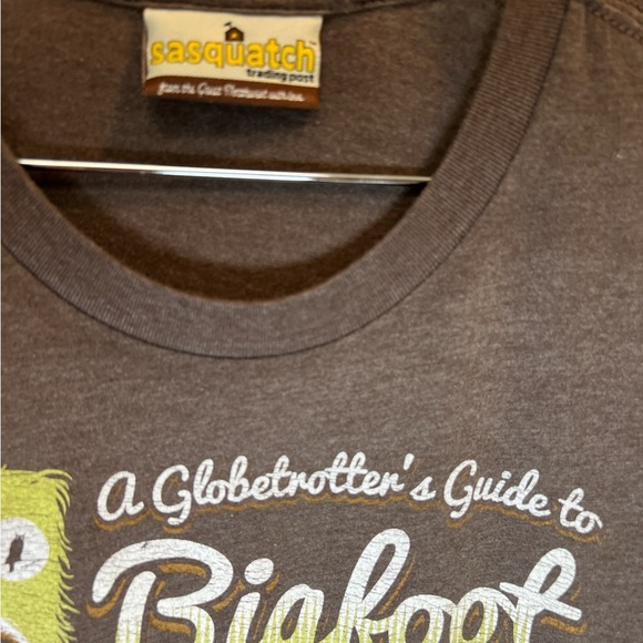 Retro Globetrotters guide to Bigfoot T-shirt, Sz L. - Picture 4 of 4